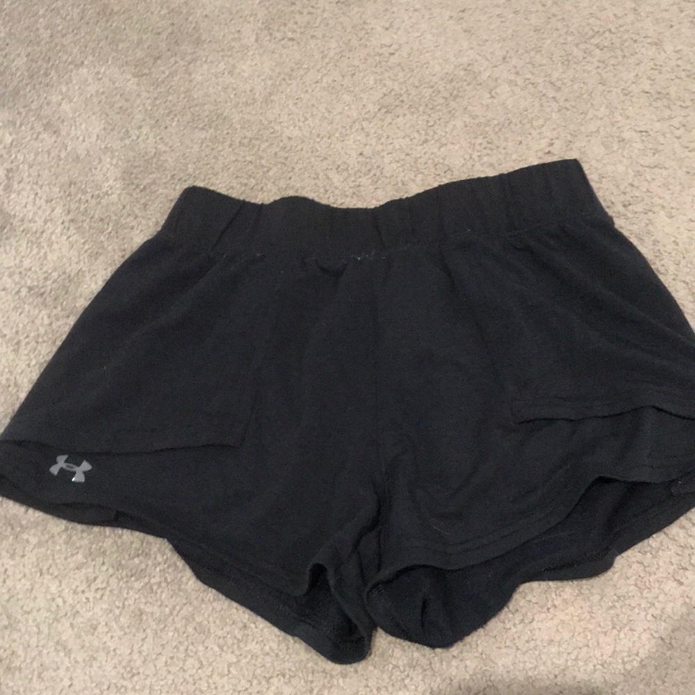 black cloth under armor shorts